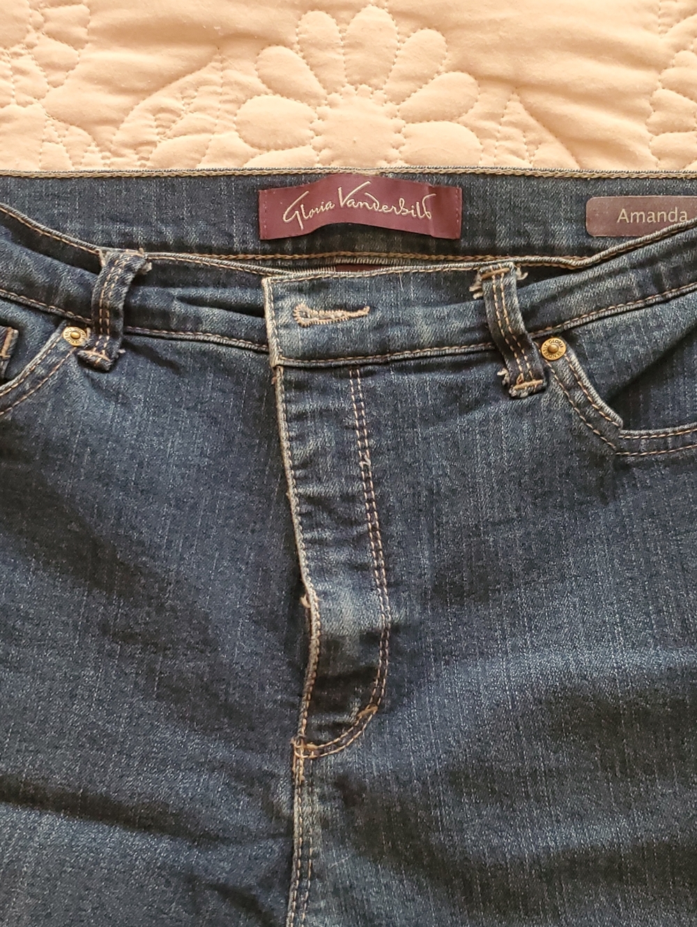 Gloria Vanderbilt High-Rise Jeans in Dark Blue Denim